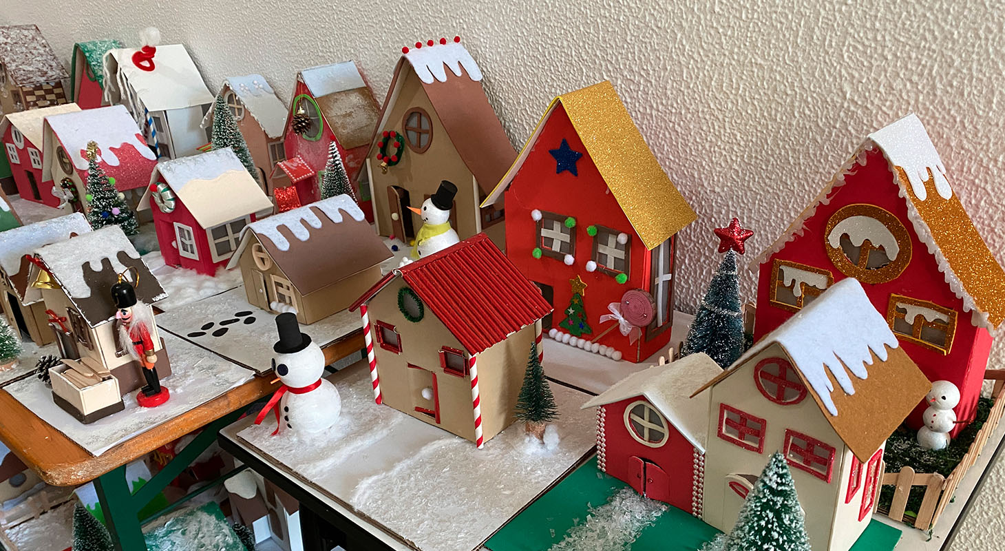 Alunos do 7.º ano fazem casas de Natal